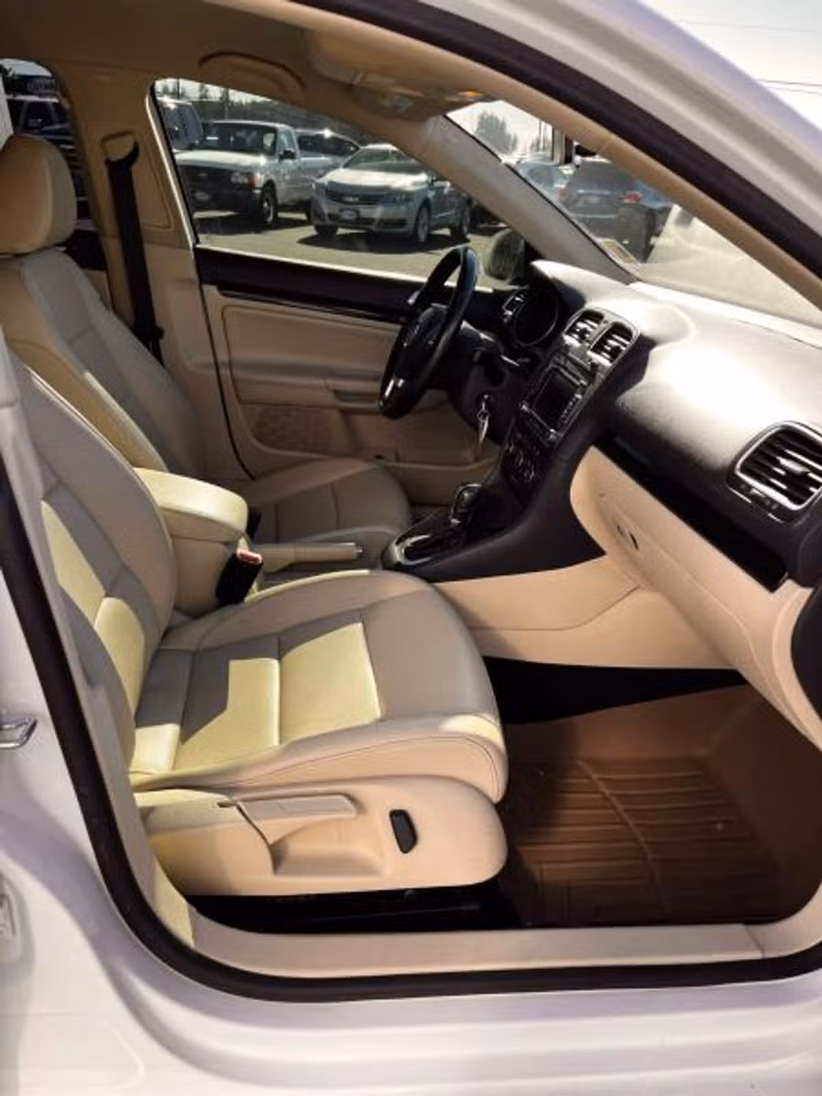 2013 Volkswagen Jetta 2.0L TDI Sport Wagon 4D Image 15
