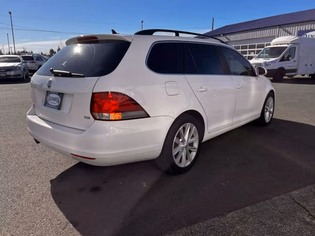 2013 Volkswagen Jetta 2.0L TDI Sport Wagon 4D Image 5