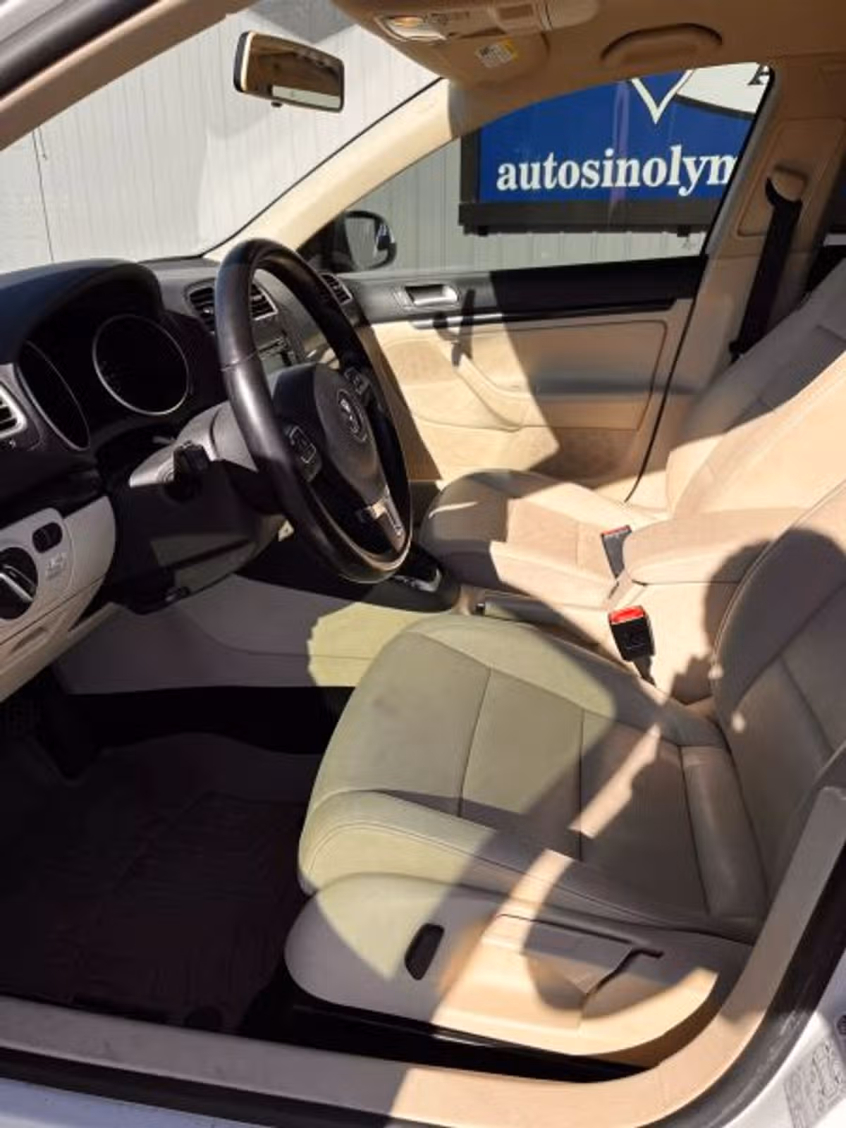 2013 Volkswagen Jetta 2.0L TDI Sport Wagon 4D Image 10