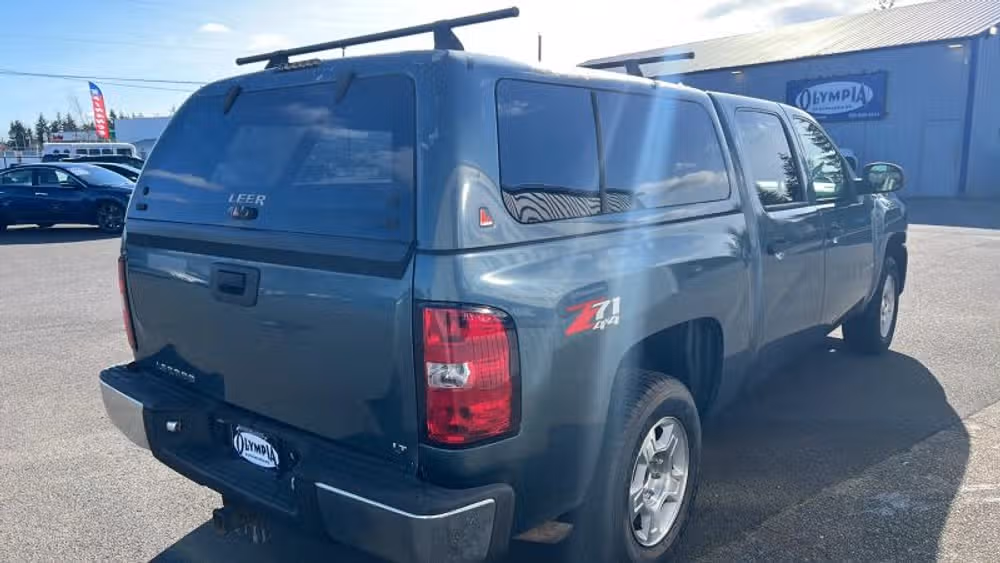 2007 Chevrolet Silverado 1500 LT Pickup 4D 5 3/4 ft Image 8