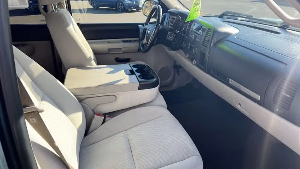2007 Chevrolet Silverado 1500 LT Pickup 4D 5 3/4 ft Image 5