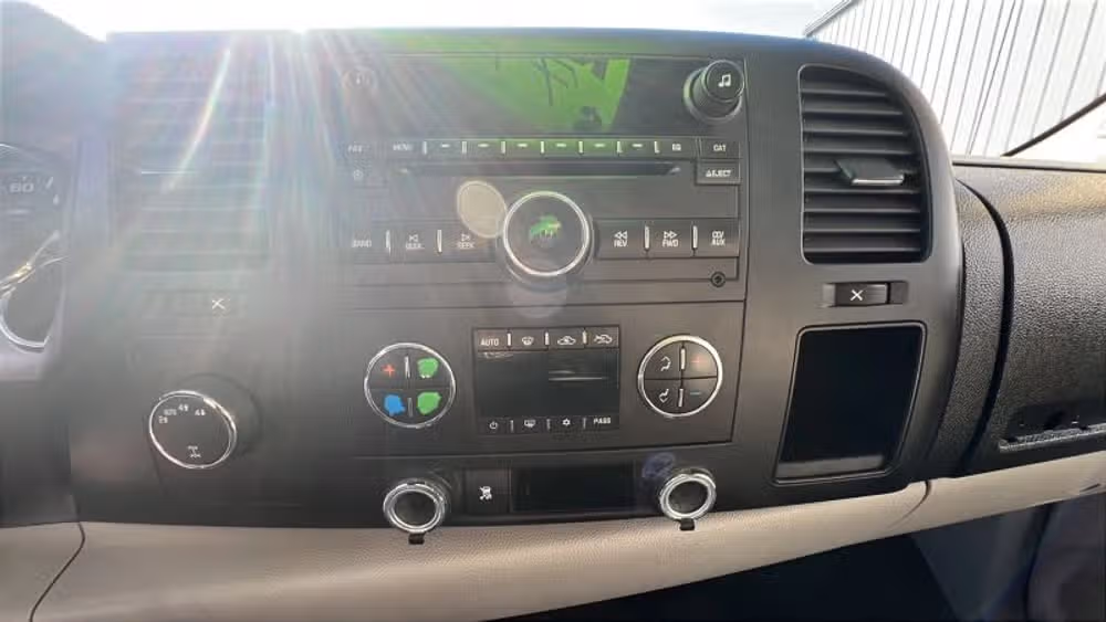 2007 Chevrolet Silverado 1500 LT Pickup 4D 5 3/4 ft Image 16