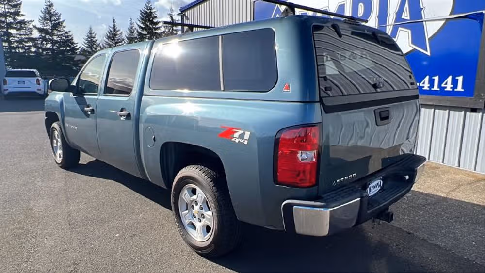 2007 Chevrolet Silverado 1500 LT Pickup 4D 5 3/4 ft Image 10