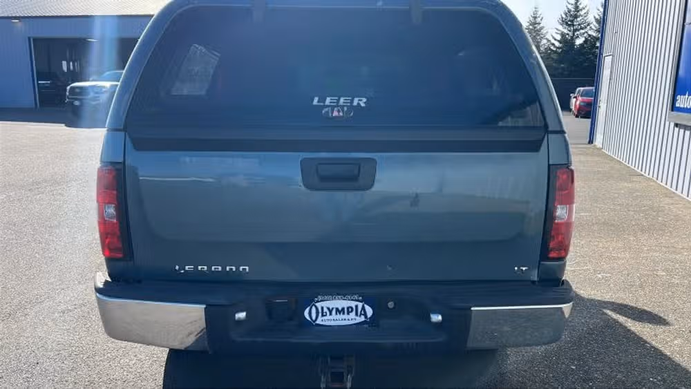 2007 Chevrolet Silverado 1500 LT Pickup 4D 5 3/4 ft Image 9