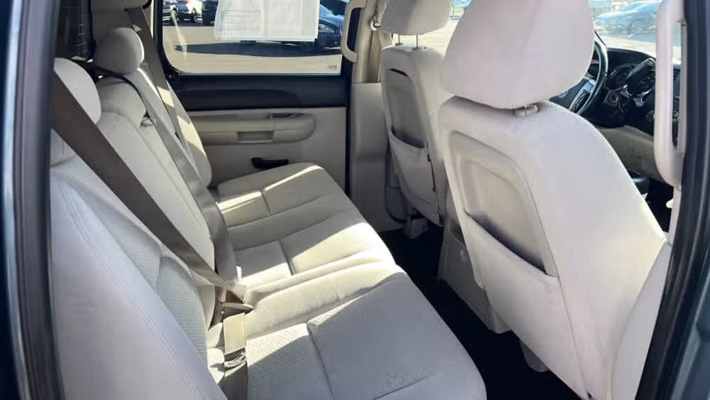 2007 Chevrolet Silverado 1500 LT Pickup 4D 5 3/4 ft Image 6
