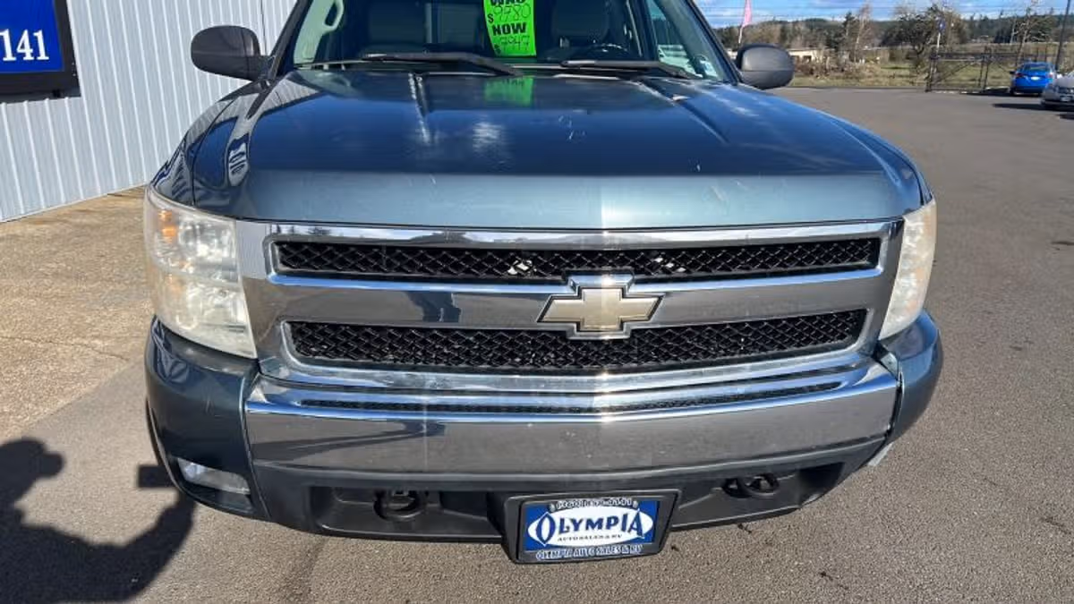 2007 Chevrolet Silverado 1500 LT Pickup 4D 5 3/4 ft Image 2