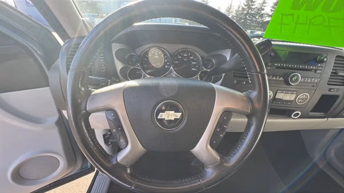 2007 Chevrolet Silverado 1500 LT Pickup 4D 5 3/4 ft Image 15