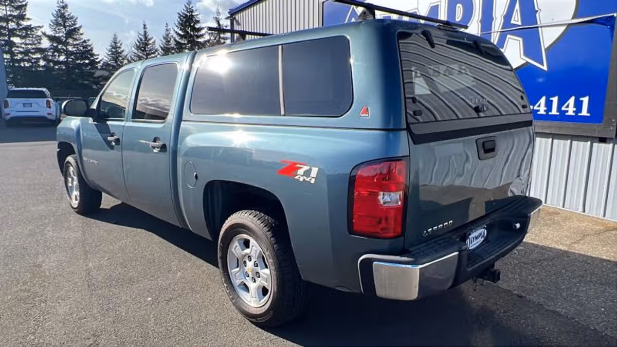 2007 Chevrolet Silverado 1500 LT Pickup 4D 5 3/4 ft Image 10