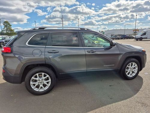 2016 Jeep Cherokee Latitude Lower Image 3
