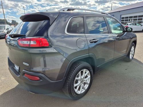 2016 Jeep Cherokee Latitude Lower Image 2
