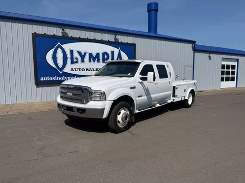 2236 - 2005 Ford F-450 Super Duty 176  W.B. 4D Chassis Crew Cab