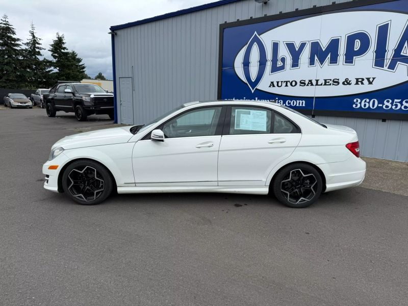2012 Mercedes-Benz C-Class C 300 4MATIC Luxury Sedan 4D Upper Image 2