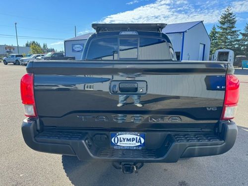 2016 Toyota Tacoma TRD Off-Road Double Cab Lower Image 2