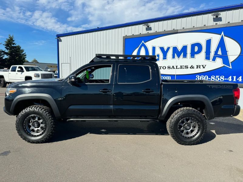 2016 Toyota Tacoma TRD Off-Road photo 2