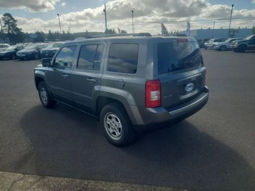 2011 Jeep Patriot Latitude X Lower Image 3