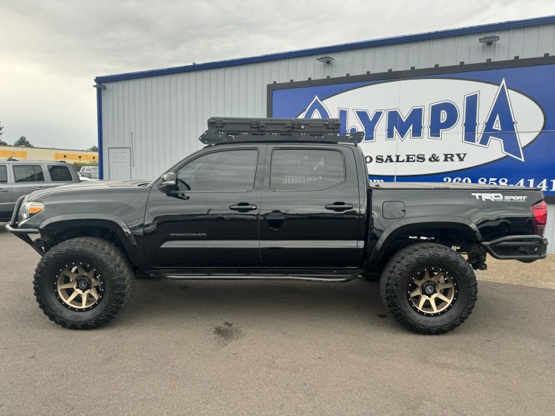 2016 Toyota Tacoma TRD Sport Double Cab Upper Image 2