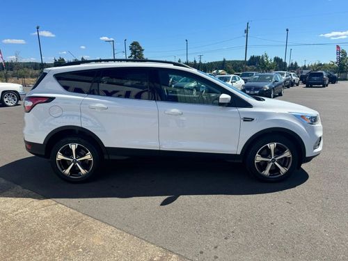 2017 Ford Escape SE Lower Image 3
