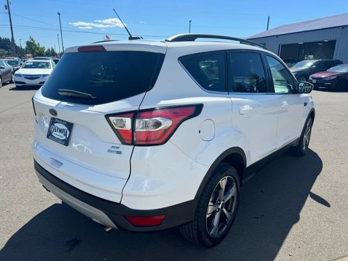 2017 Ford Escape SE Lower Image 2