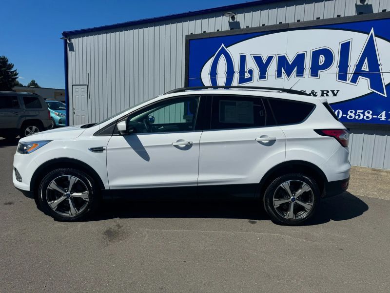 2017 Ford Escape SE Upper Image 2