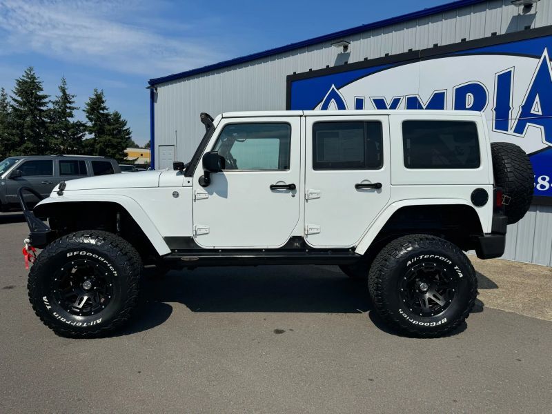 2012 Jeep Wrangler Unlimited Sahara Upper Image 2