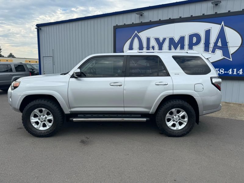 2014 Toyota 4Runner SR5 Upper Image 2