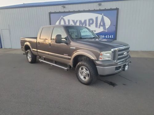 2257A - 2005 Ford F-250 Super Duty Lariat Pickup 4D 6 3/4 ft Crew Cab