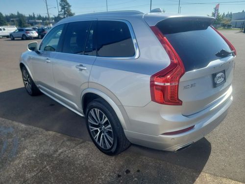 2021 Volvo XC90 T5 Momentum Lower Image 3