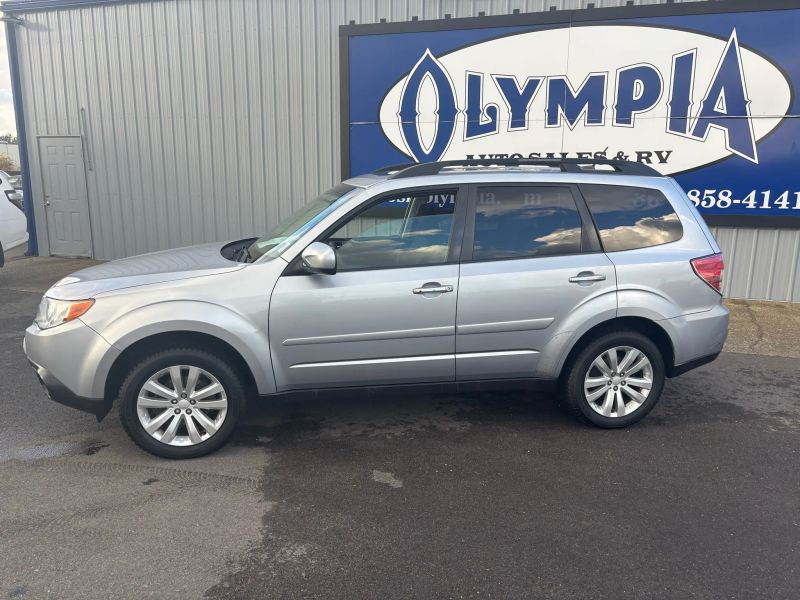 2013 Subaru Forester 2.5X Premium Upper Image 2