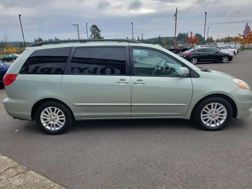 2007 Toyota Sienna XLE 7-Passenger Lower Image 2