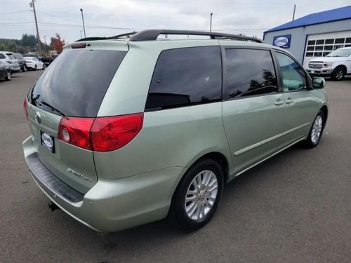 2007 Toyota Sienna XLE 7-Passenger Lower Image 3