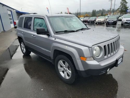 2016 Jeep Patriot Latitude Lower Image 1