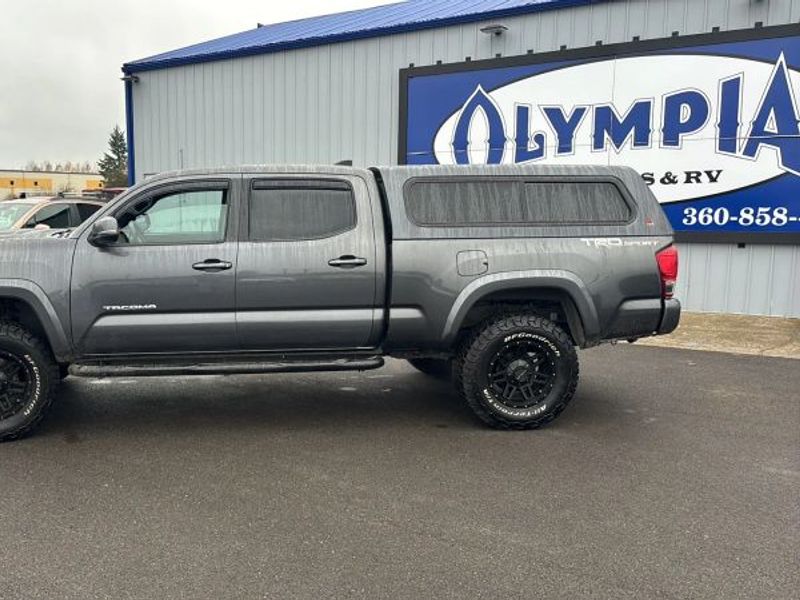 2016 Toyota Tacoma TRD Sport photo 2