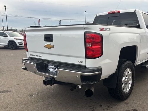 2015 Chevrolet Silverado 3500HD LTZ Crew Cab Lower Image 3