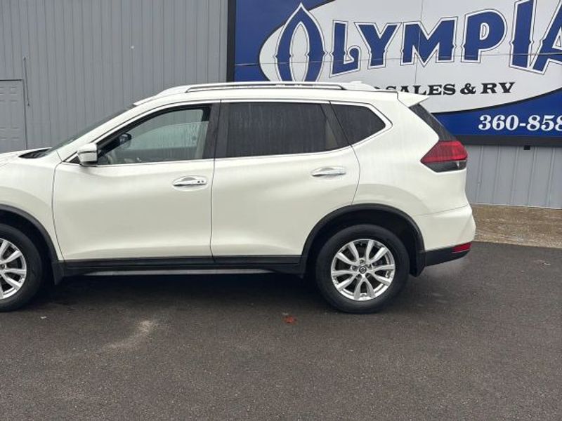 2019 Nissan Rogue SV photo 2