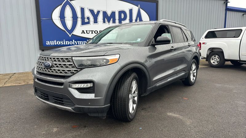 2023 Ford Explorer Limited's photo