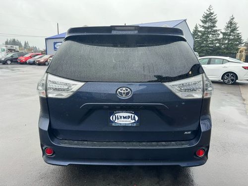 2020 Toyota Sienna SE 8-Passenger Lower Image 2