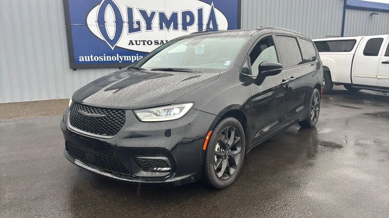 2024 Chrysler Pacifica Touring L's photo