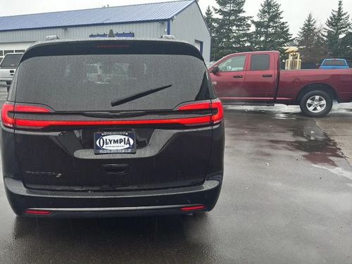 2024 Chrysler Pacifica Touring L Lower Image 2