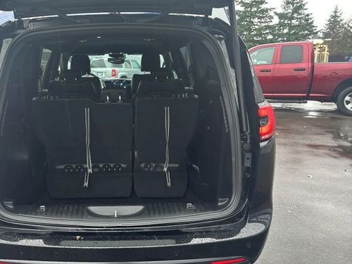2024 Chrysler Pacifica Touring L Lower Image 3