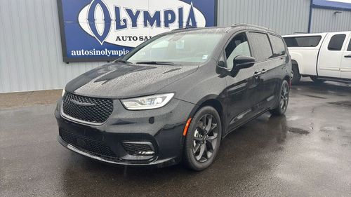 2422 - 2024 Chrysler Pacifica Touring L