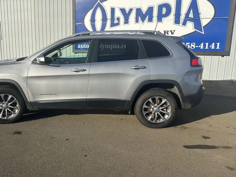 2020 Jeep Cherokee Latitude Plus Upper Image 2