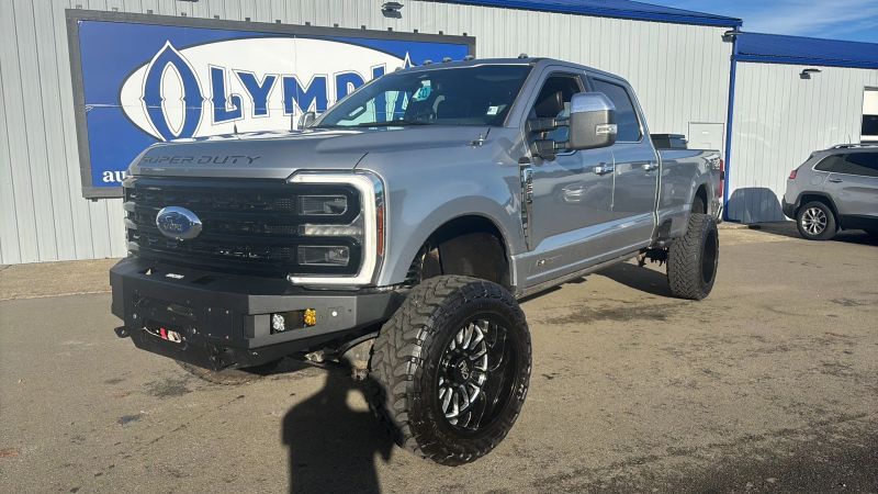 2024 Ford F-350 Super Duty Platinum's photo