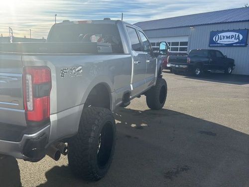 2024 Ford F-350 Super Duty Platinum Lower Image 3