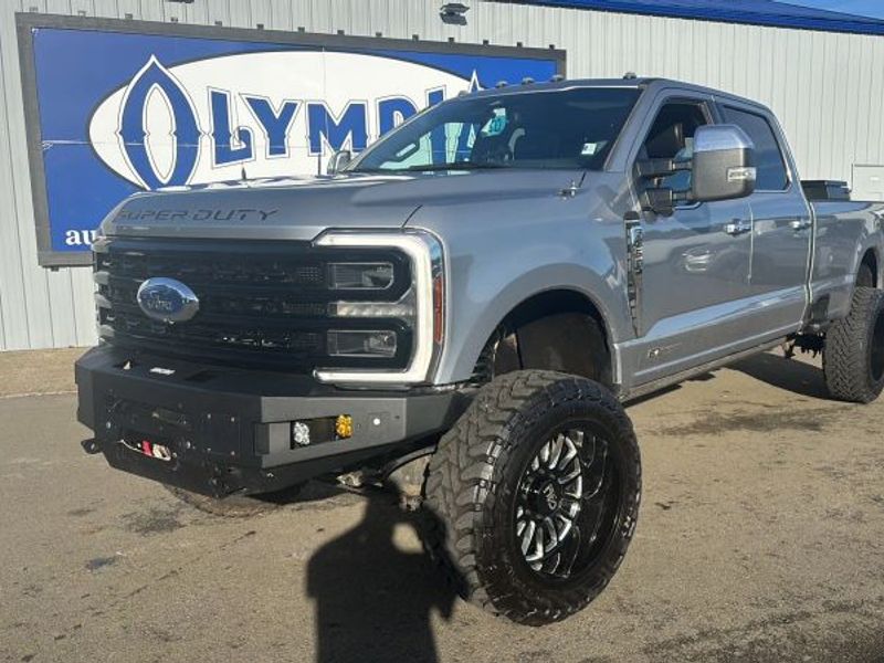 2024 Ford F-350 Super Duty Platinum Upper Image 1
