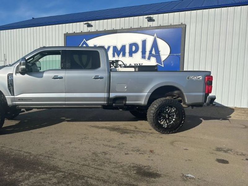 2024 Ford F-350 Super Duty Platinum Upper Image 2
