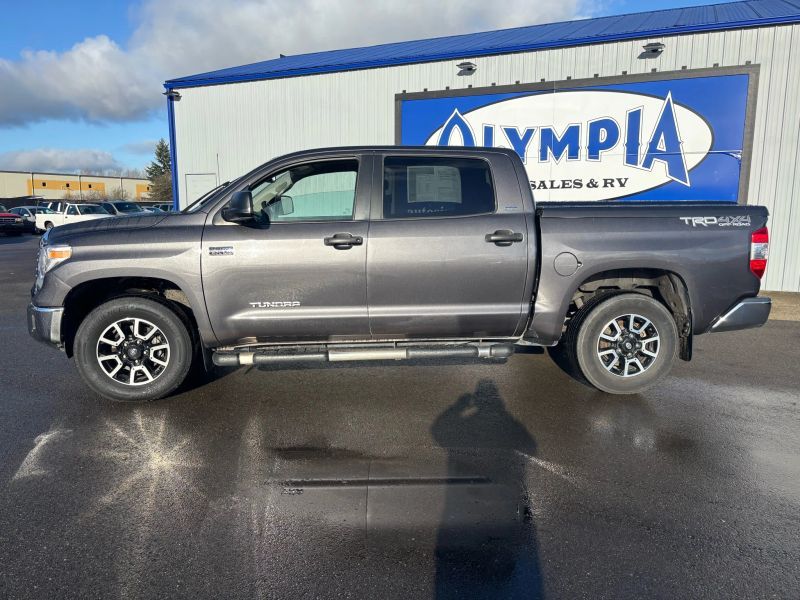 2018 Toyota Tundra SR5 Upper Image 2