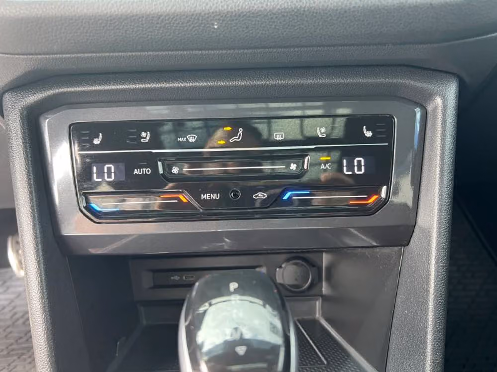 2022 Volkswagen Tiguan SEL R-Line 4Motion Image 30
