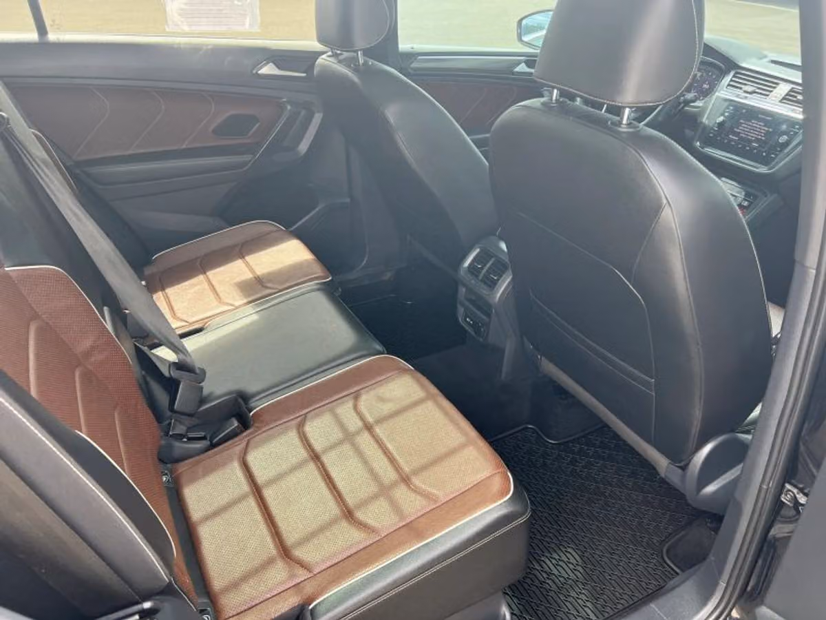2022 Volkswagen Tiguan SEL R-Line 4Motion Image 9