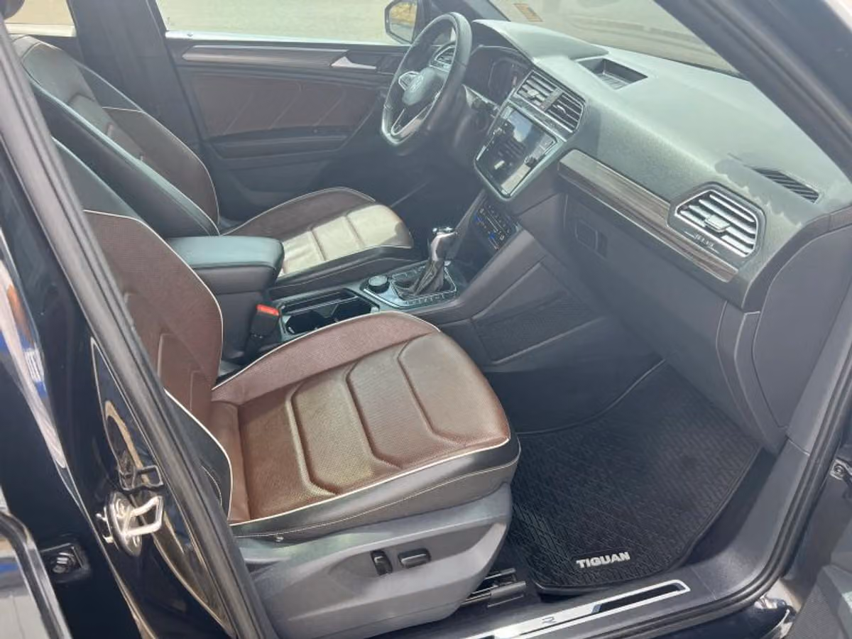 2022 Volkswagen Tiguan SEL R-Line 4Motion Image 7