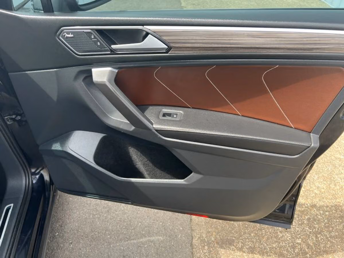 2022 Volkswagen Tiguan SEL R-Line 4Motion Image 8
